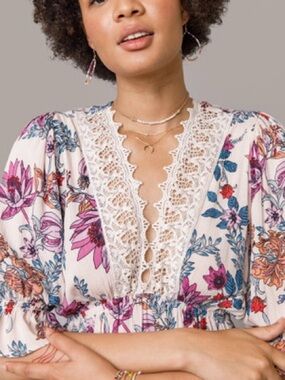 Anthropologie| ANGIE| Boho Ivory Floral Lace-Trim V-Neck Blouse Pink & Blue Sz S
